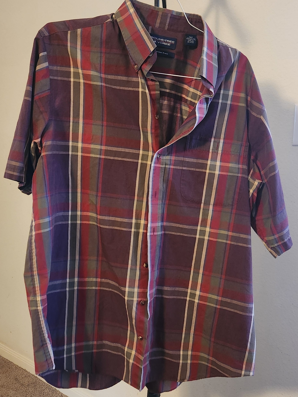 Roundtree & Yorke Short-Sleeve Plaid Button-Down Shirt - Burgundy, Red, Green